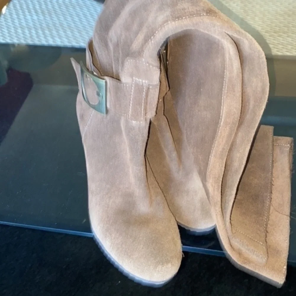 BCBG SUEDE BROWN BOOTS SIZE 6.5/36